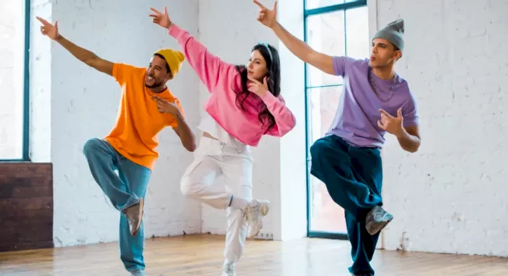 Hip Hop Dans Stüdyosu Kiralamak – Enerji Dolu Bir Ortamda Dans Edin!