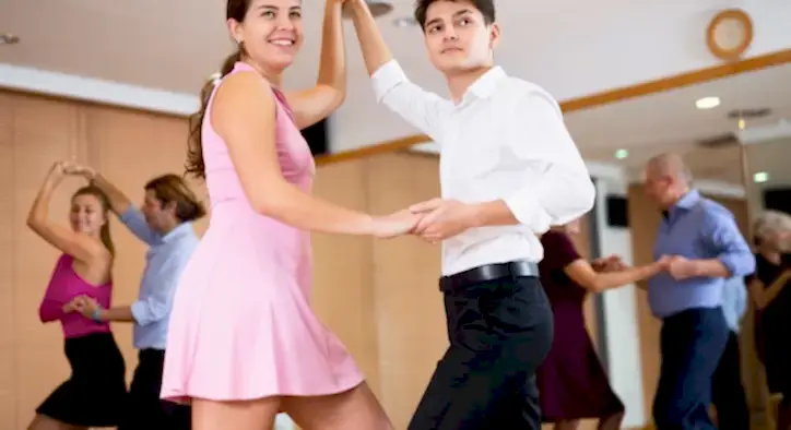 Müzikaliteyi Kucaklayın: Ritim ve Melodi ile Dans Edin